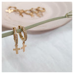 BOUCLES D'OREILLES DORMEUSES CROIX - Mademoizelle Moon - Désaccords