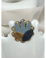 BROCHE SOUS LA SERRE - Bleu & Or - Mademoizelle Moon - Désaccords